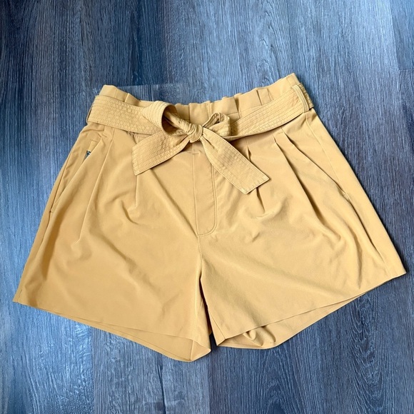 Athleta Pants - Athleta Skyline Shorts | Size 6 | Gold/Mustard